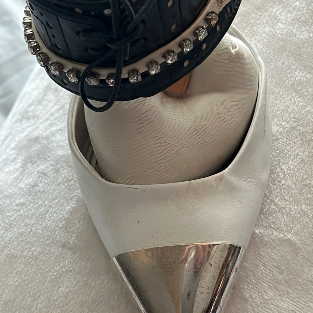 Louis Vuitton run way heels